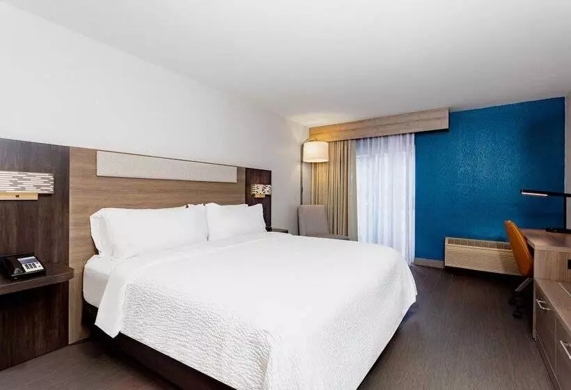 سوئیت برای معلولان, Holiday Inn Express Hotel Clearwater East   Icot Center, An Ihg