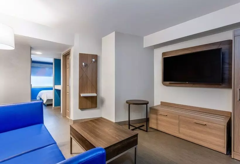 سوئیت برای معلولان, Holiday Inn Express Hotel Clearwater East   Icot Center, An Ihg