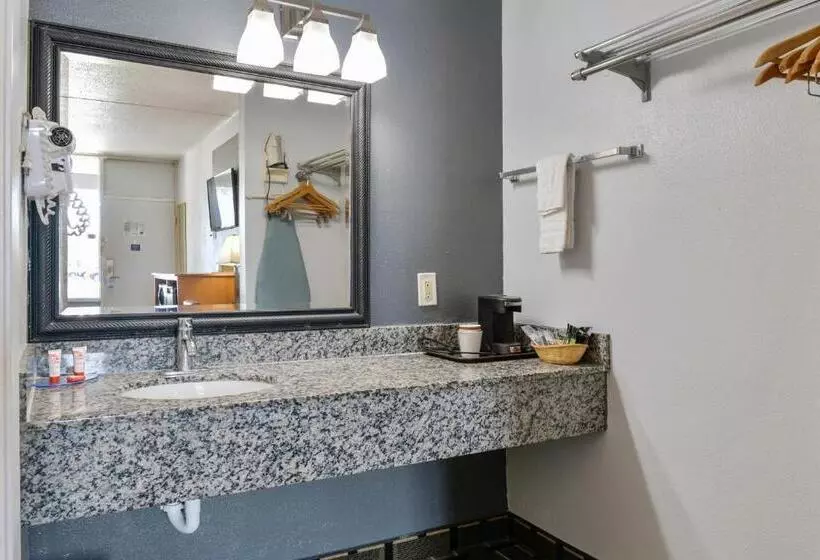 身障者適用キングサイズベッドルーム, Lake Park Inn Express