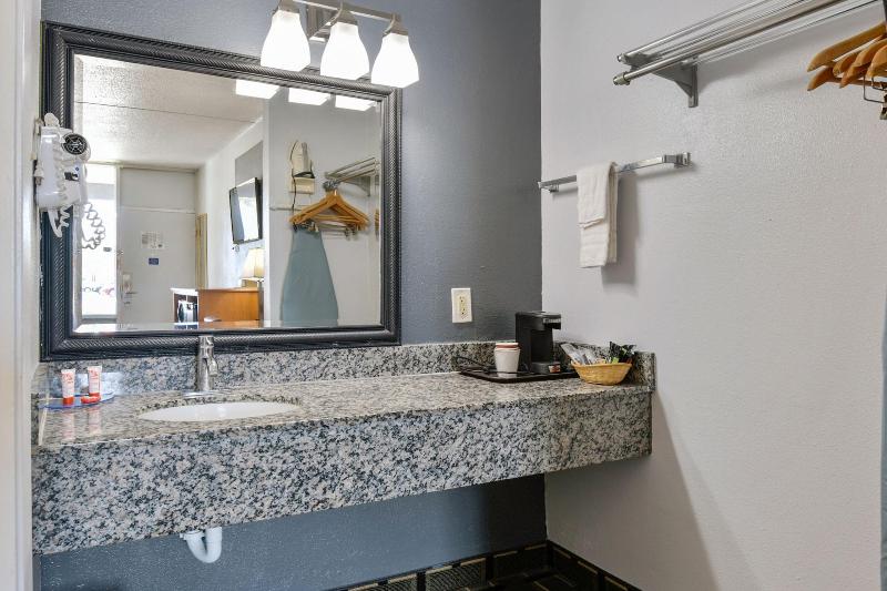 스탠다드 룸 킹사이즈 침대, Lake Park Inn Express