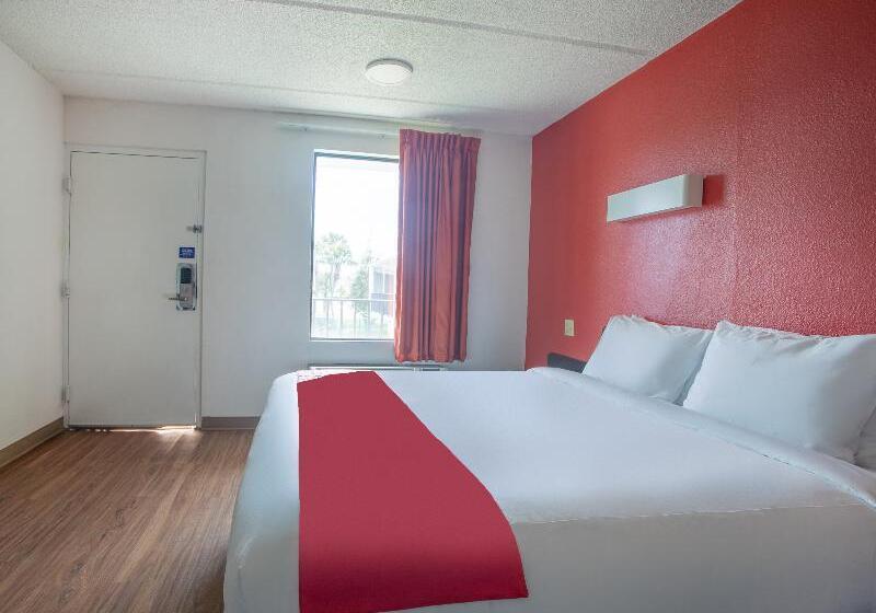 스탠다드 룸 킹사이즈 침대, Lake Park Inn Express
