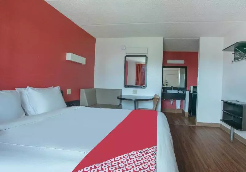キングサイズベッドのスタンダードルーム, Lake Park Inn Express