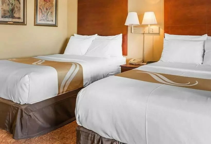 ２ダブルベッドのスタンダードルーム, Quality Inn Calera I65 Exit 231