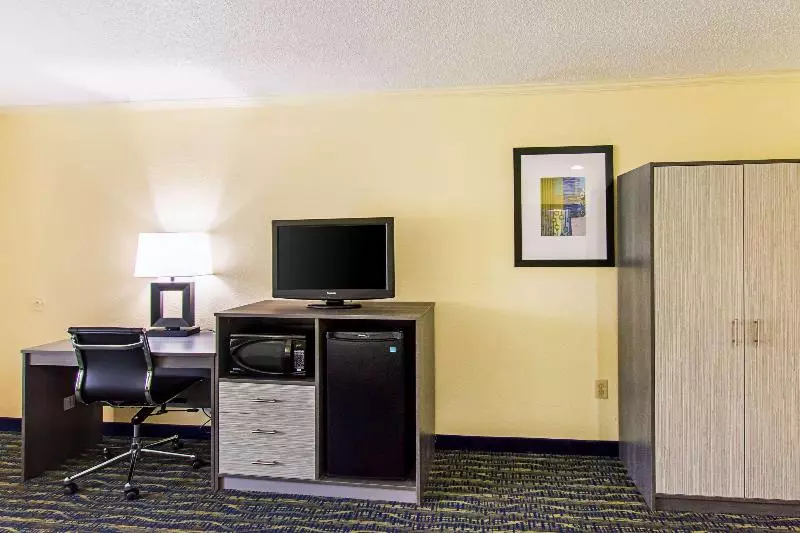 اتاق استاندارد با تخت بزرگ, Quality Inn & Suites Florence Civic Center