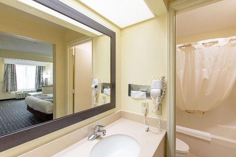 חדר סטנדרט עם מיטת קינג, Quality Inn & Suites Florence Civic Center