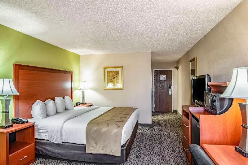 キングサイズベッドのスタンダードルーム, Quality Inn Trinidad