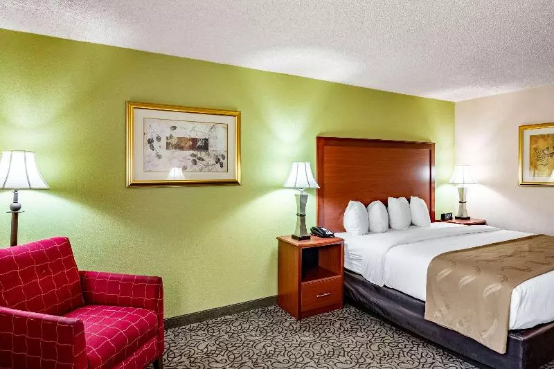 キングサイズベッドのスタンダードルーム, Quality Inn Trinidad