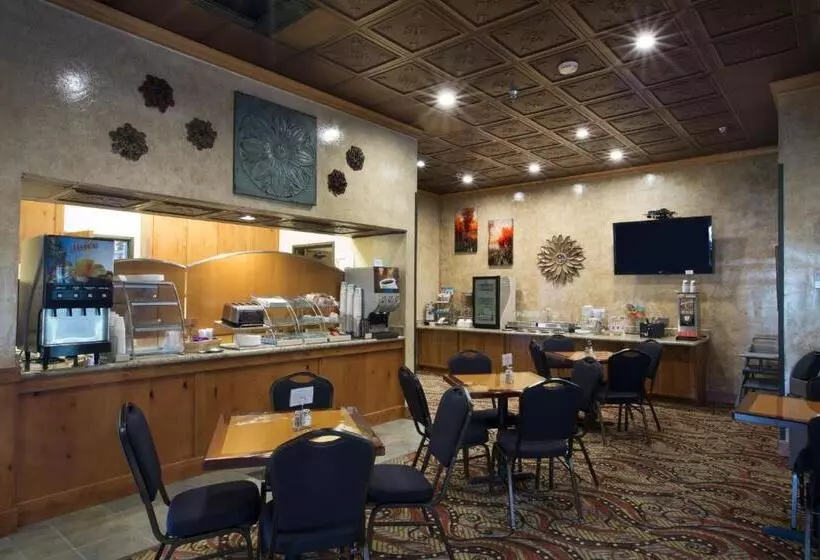 اتاق استاندارد با تخت بزرگ, Miles City Hotel & Suites
