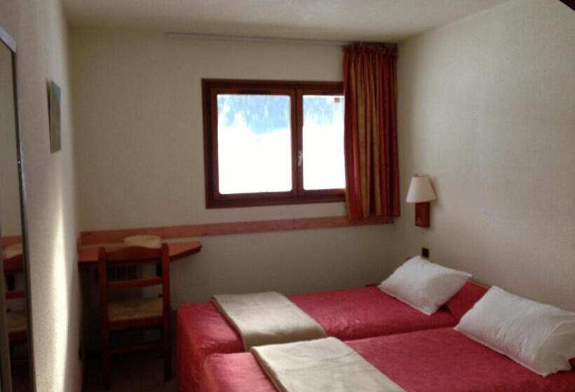 חדר משפחתי, Club Le Risoux