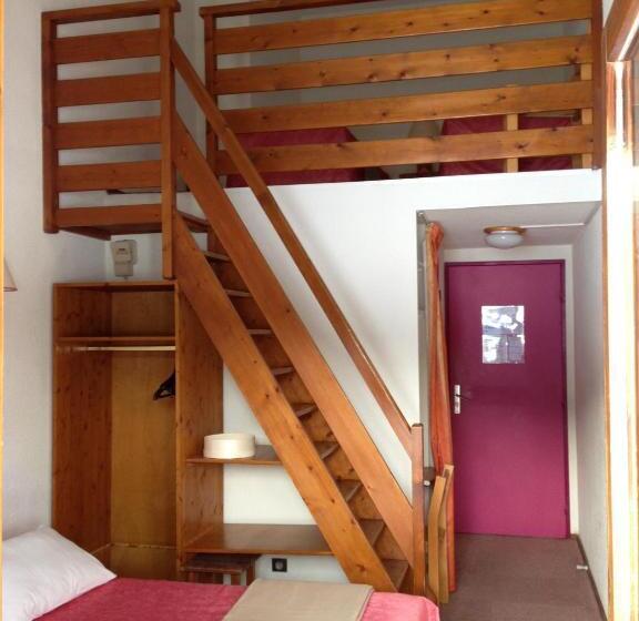 חדר משפחתי, Club Le Risoux