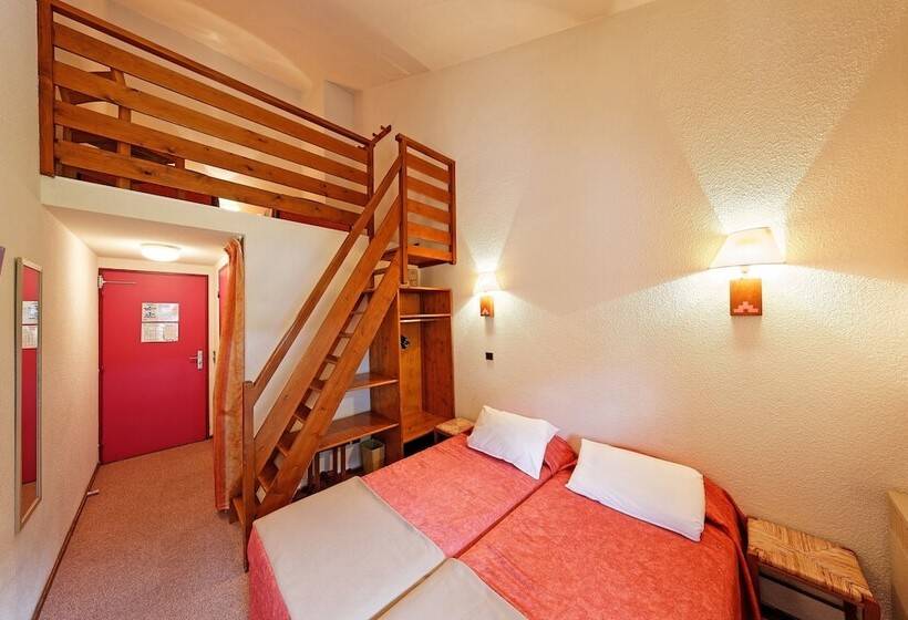 חדר משפחתי, Club Le Risoux