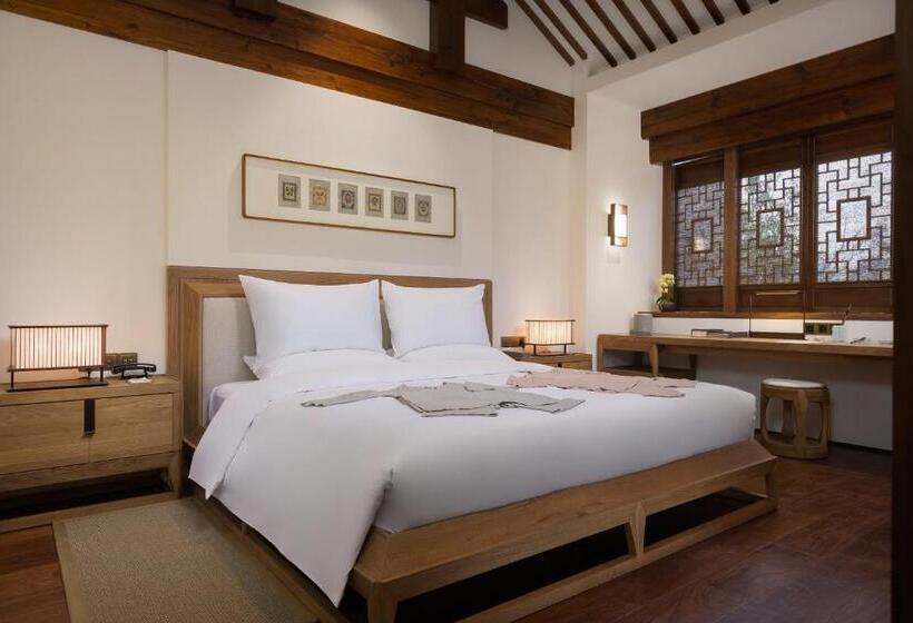 סוויטה נוף לגינה, The Yihe Garden