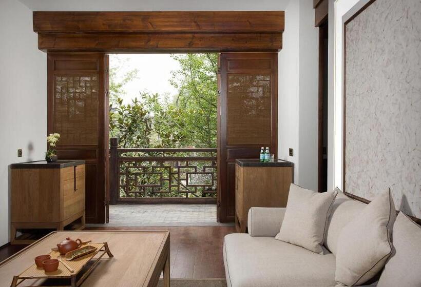 סוויטה נוף לגינה, The Yihe Garden