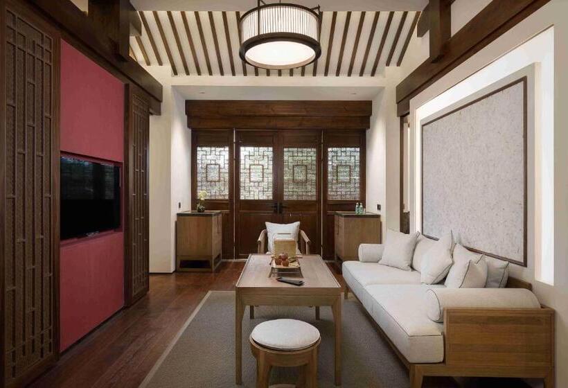 סוויטה נוף לגינה, The Yihe Garden