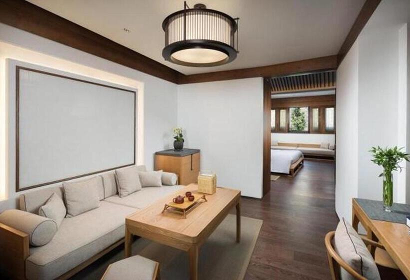 סוויטה, The Yihe Garden