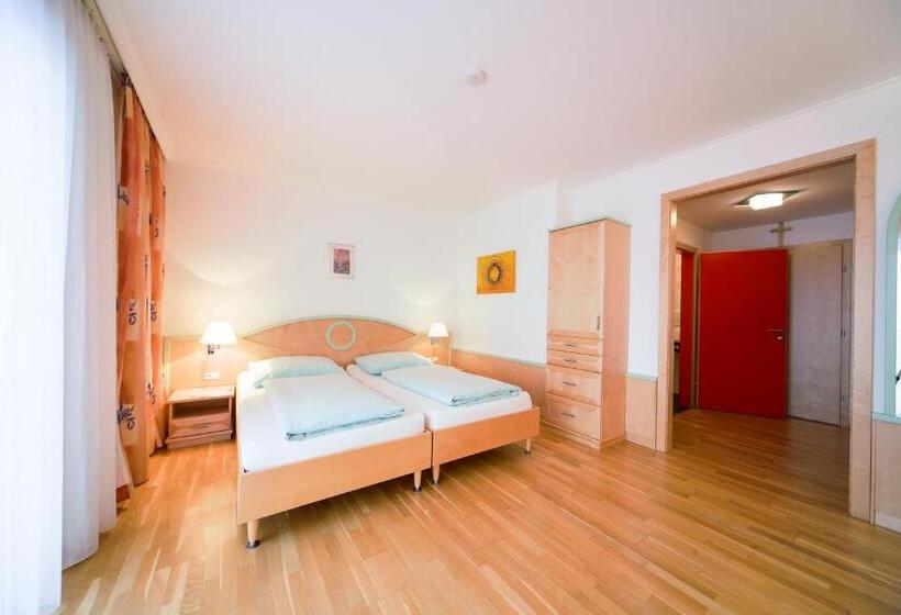Comfort room with balcony, Zum Kirchenwirt Mariazell