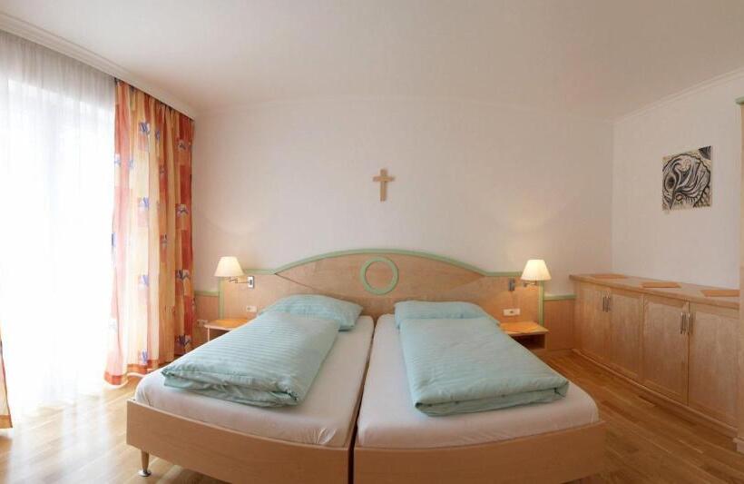 سوییت جونیور با بالکن, Zum Kirchenwirt Mariazell