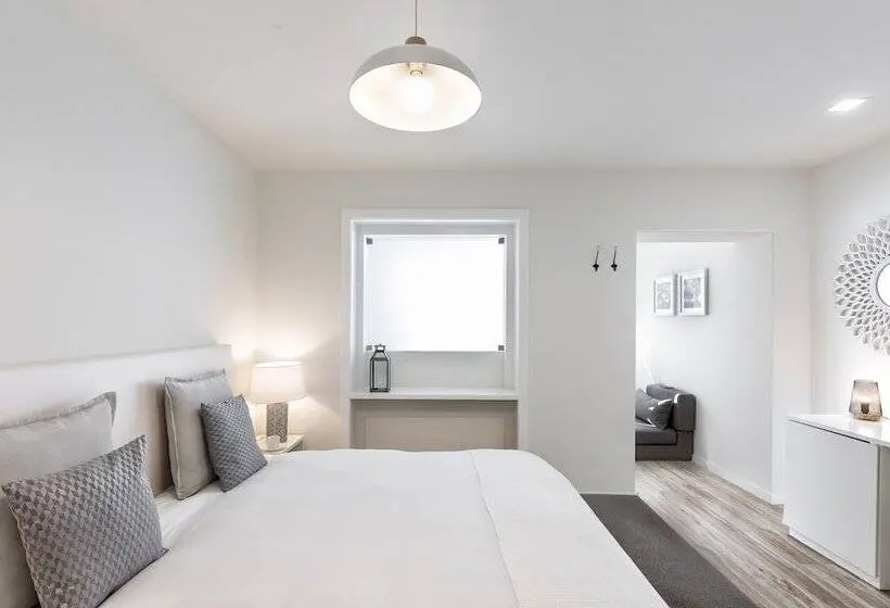 سوییت خانوادگی, Jr Studios & Suites I Rius I