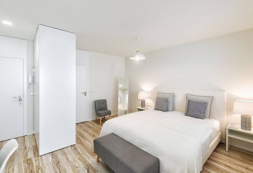 سوییت خانوادگی, Jr Studios & Suites I Rius I