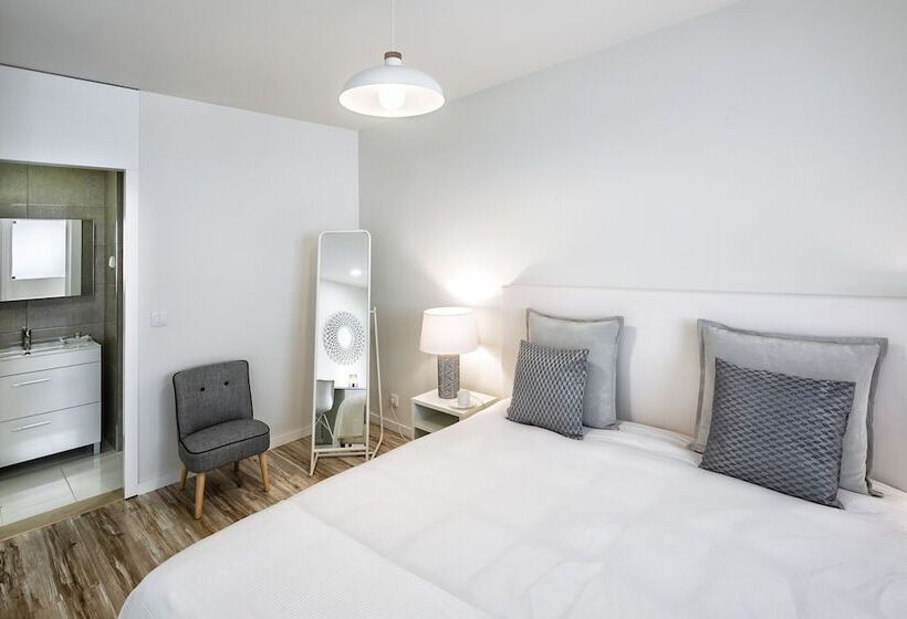 سوییت خانوادگی, Jr Studios & Suites I Rius I