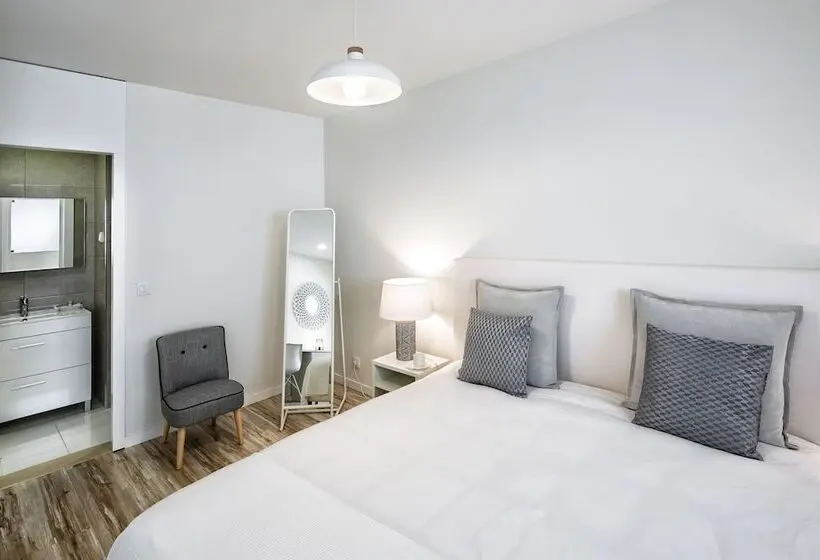 سوییت خانوادگی, Jr Studios & Suites I Rius I