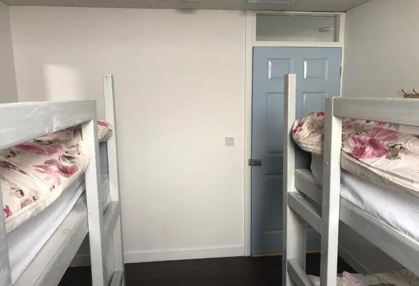エコノミー４人部屋, Greenway & Copper Coast Hostel
