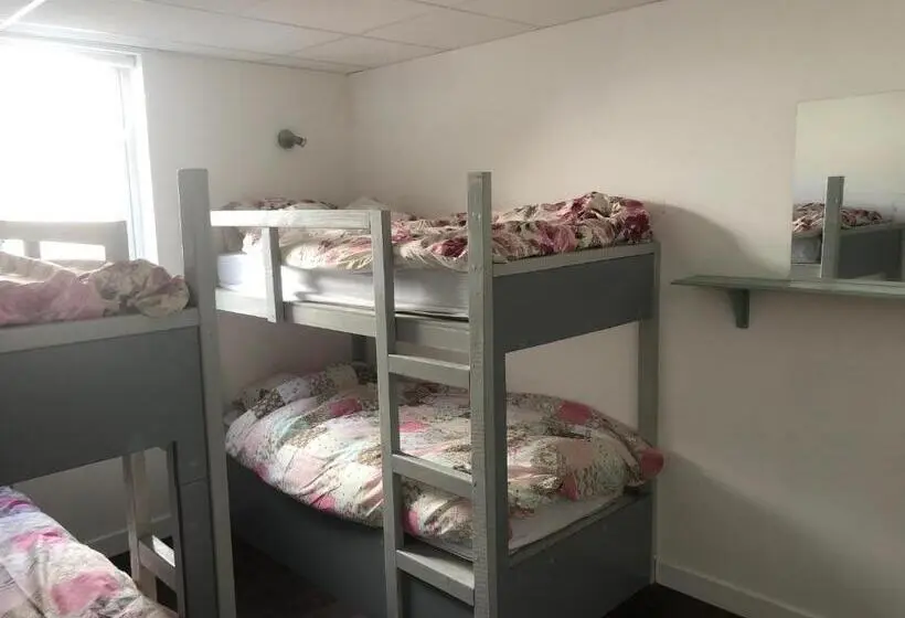 エコノミー４人部屋, Greenway & Copper Coast Hostel