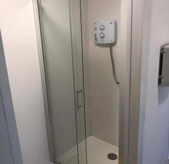エコノミートリプルルーム, Greenway & Copper Coast Hostel