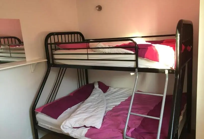 エコノミートリプルルーム, Greenway & Copper Coast Hostel