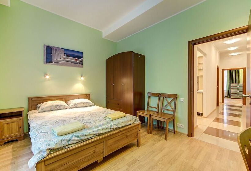 침실 2개 아파트, Apartments Near Palace Square