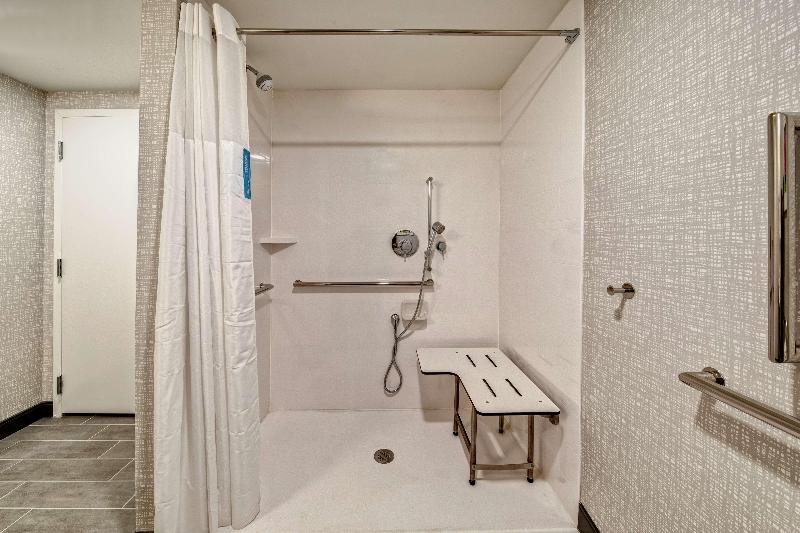 غرفة قياسية لذوى الاحتياجات الخاصة, Hampton Inn New Albany Louisville West