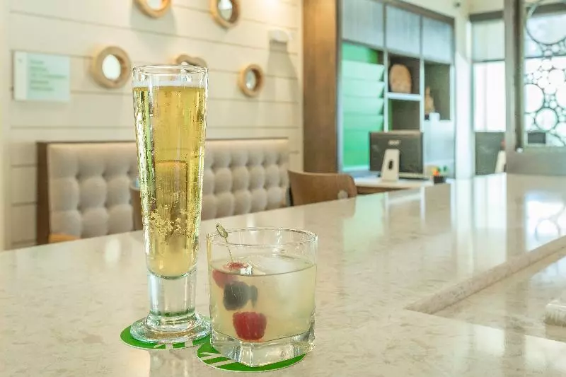 キングサイズベッドのスタンダードルーム, Holiday Inn Hotel And Suites Peachtree City, An Ihg