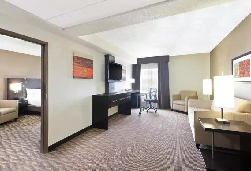 Sviitti Liikuntarajoitteisille, Holiday Inn Express Hotel & Suites Colby, An Ihg