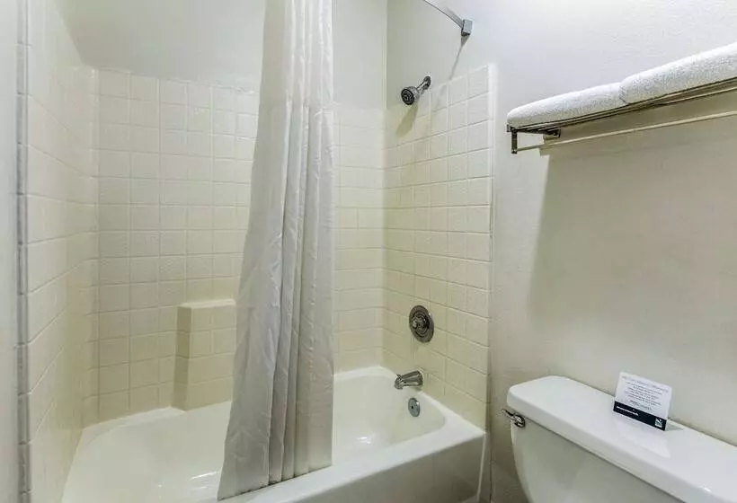 2ダブルベッドのスタンダードルーム, Quality Inn Fresno Near University
