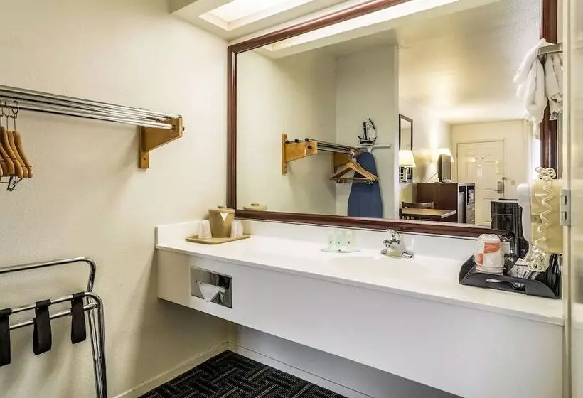 2ダブルベッドのスタンダードルーム, Quality Inn Fresno Near University