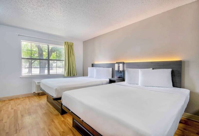 带2个双人床的标准工作室, Studio 6san Antonio, Tx  Six Flags