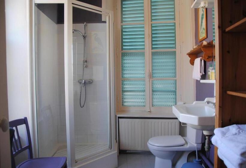 חדר סטנדרט לשלושה, Chambres Chez Mounie