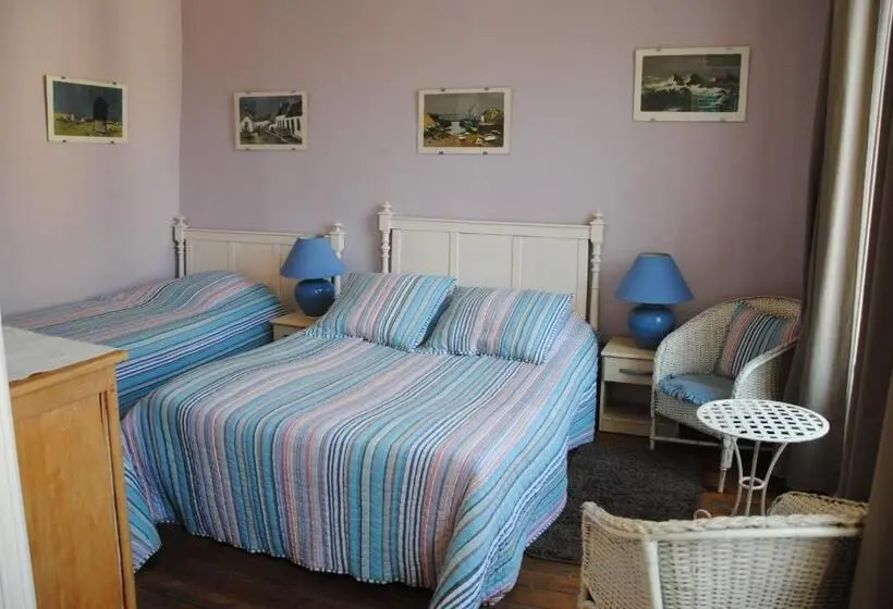 Standard Kolmen Hengen Huone, Chambres Chez Mounie