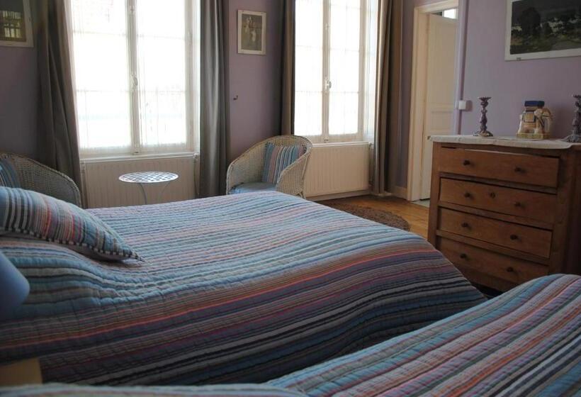 Номер Стандарт Трехместный, Chambres Chez Mounie