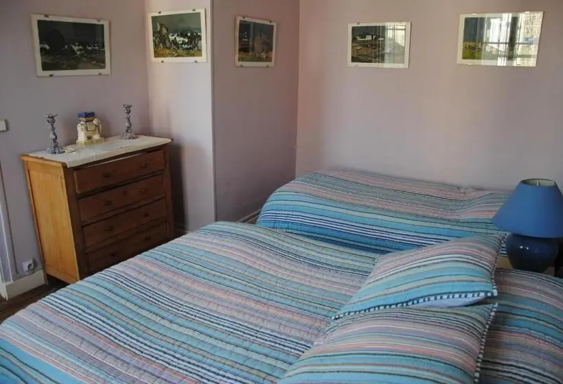 Standard Kolmen Hengen Huone, Chambres Chez Mounie