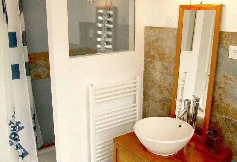 庭の見えるスタンダードトリプルルーム, Laiterie De Tocqueville