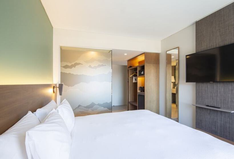 스탠다드 룸 더블 침대, Holiday Inn Express & Suites Queenstown, An Ihg