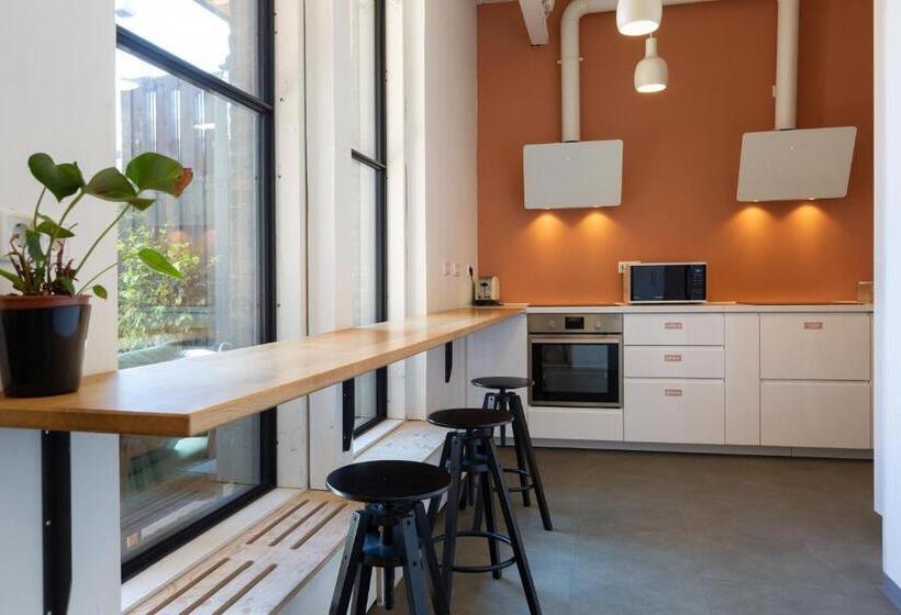 غرفة ديلوكس مطلة على المدينة, Pink Flamingo Boutique Hostel