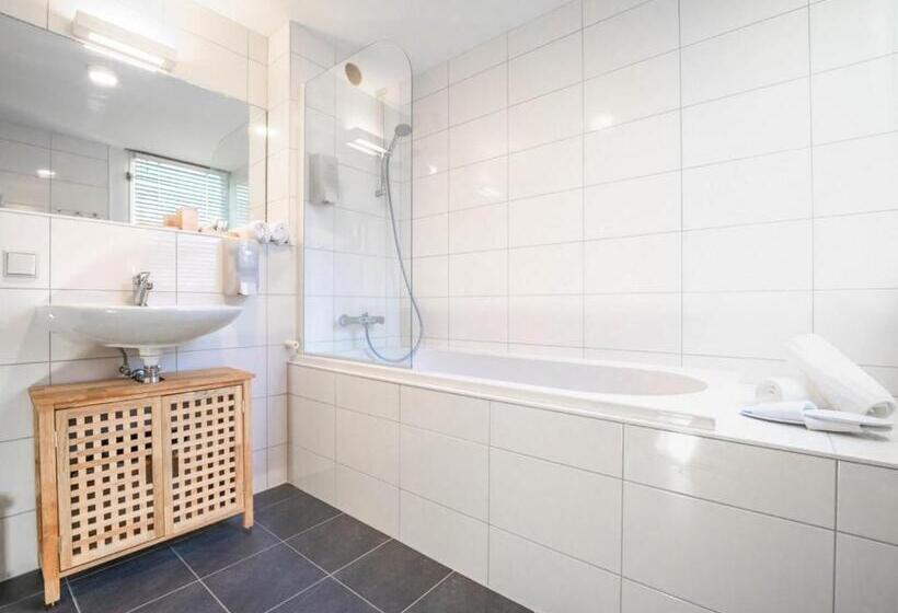 غرفة قياسية مزوَّدة بشُرفة, Pink Flamingo Boutique Hostel