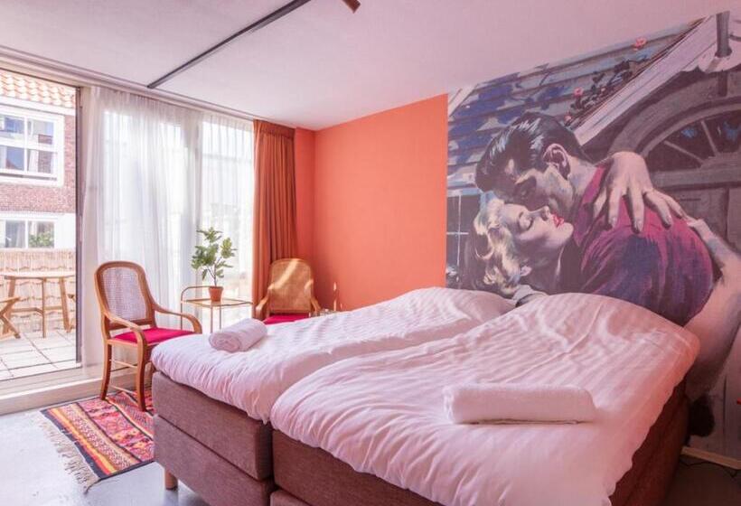 غرفة قياسية مزوَّدة بشُرفة, Pink Flamingo Boutique Hostel