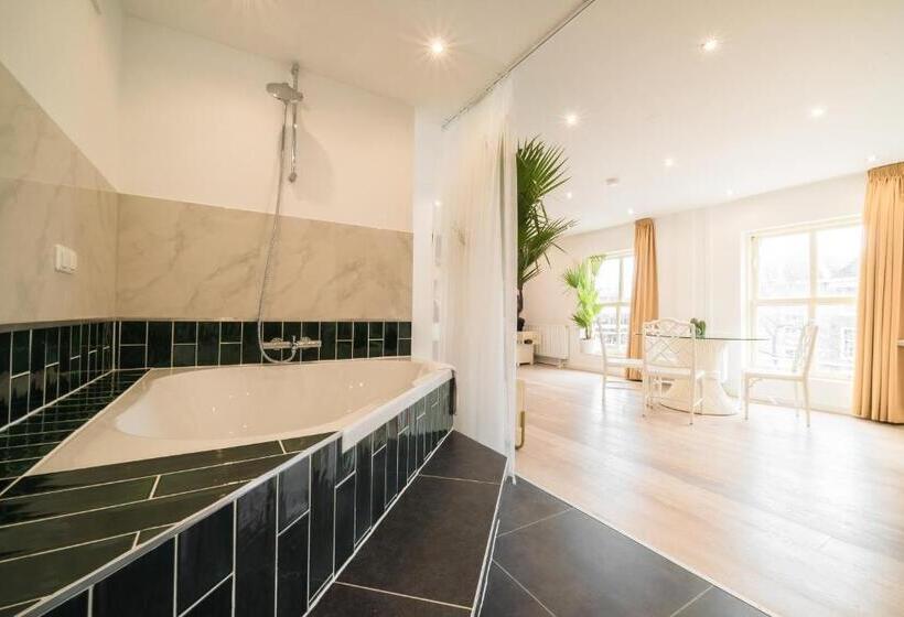 غرفة ديلوكس ثلاثية, Pink Flamingo Boutique Hostel