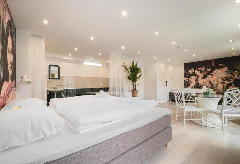 غرفة ديلوكس ثلاثية, Pink Flamingo Boutique Hostel