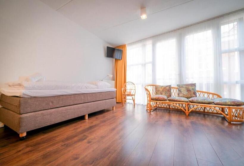 컴포트 트리플 룸, Pink Flamingo Boutique Hostel