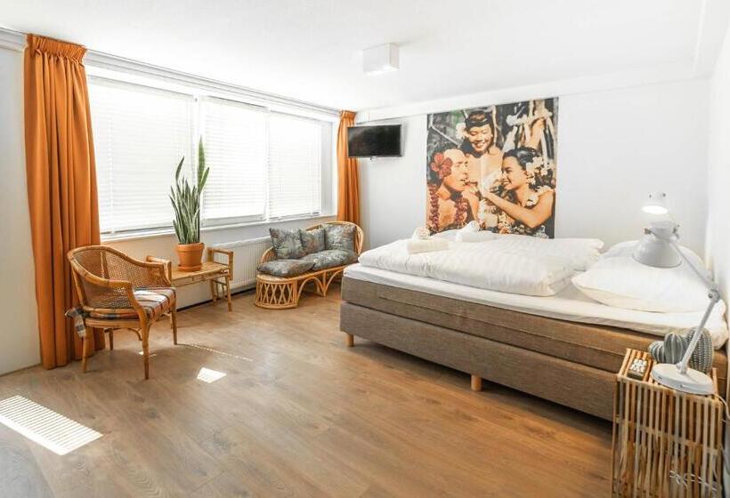 غرفة قياسية ثلاثية, Pink Flamingo Boutique Hostel