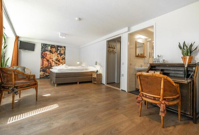 غرفة قياسية ثلاثية, Pink Flamingo Boutique Hostel